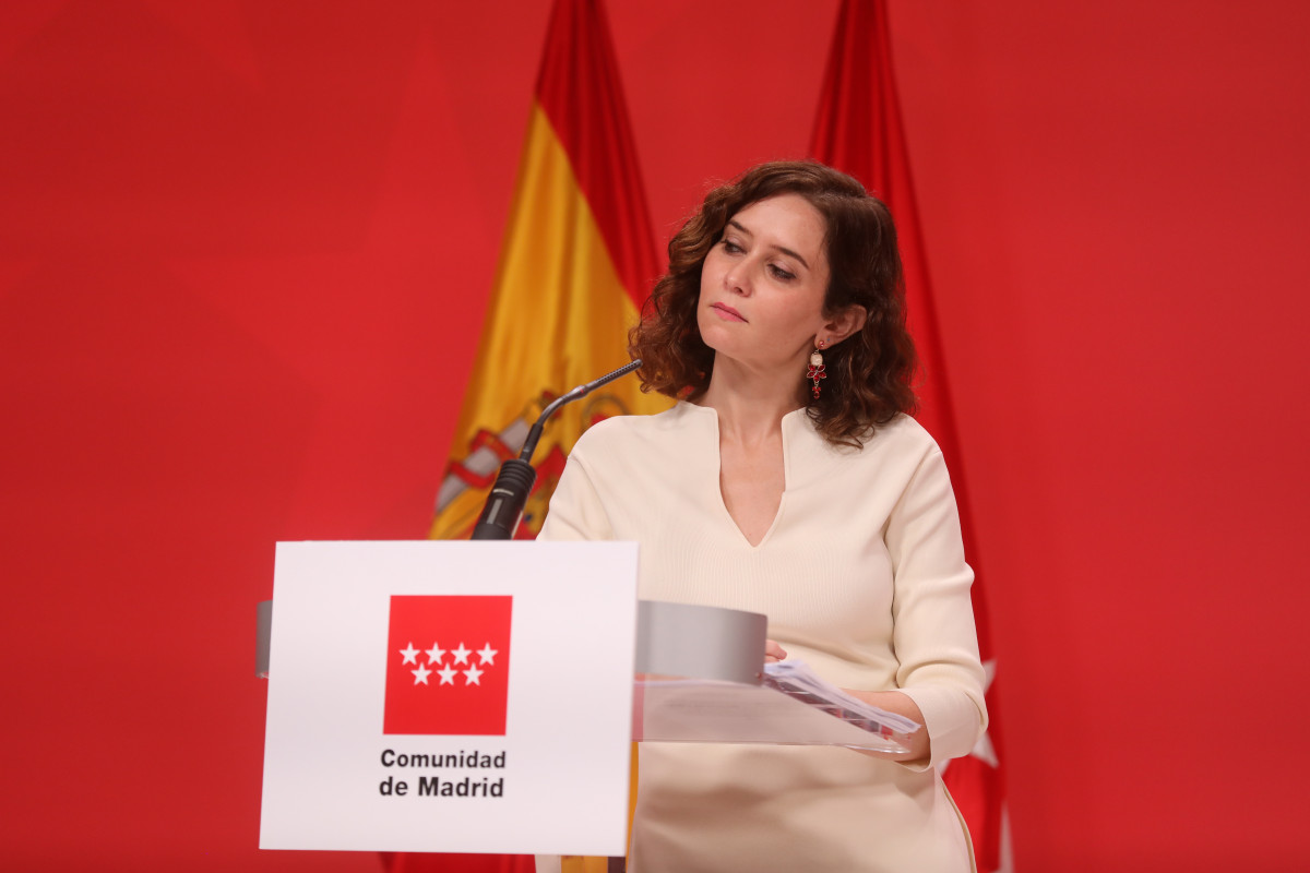 La presidenta de la Comunitat, Isabel Díaz Ayuso, compareix davant dels mitjans de comunicació després de la celebració del darrer Consell de Govern de l'any, a la Reial Casa de Correus, el 29 de desembre de 2021, a Madrid, (Espanya). La roda de premsa té co