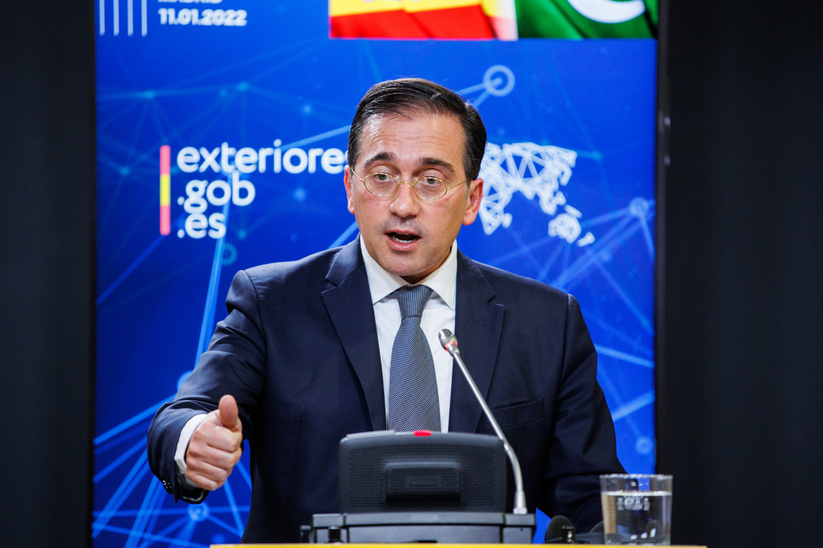 El ministre d'Afers Estrangers, Unió Europea i Cooperació, José Manuel Albares en una roda de premsa després de la reunió amb el ministre d'Afers Exteriors pakistanesos, al Palau de Viana, a 11 de gener de 2022, a Madrid (Espanya).