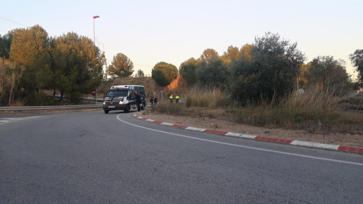 Archivo - La rotonda donde el hombre que huía tras un tiroteo en una empresa de seguridad de Tarragona ha escapado de un control policial hiriendo de gravedad a un mosso d'esquadra con un disparo, en Riudoms (Tarragona) el 14 de diciembre de 2021.