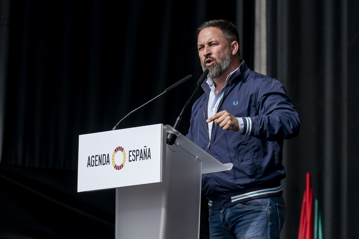 Arxiu - El president de Vox, Santiago Abascal, es dirigeix al públic a l'esdeveniment 'Viva 21', a IFEMA, a 10 d'octubre de 2021, a Madrid (Espanya).