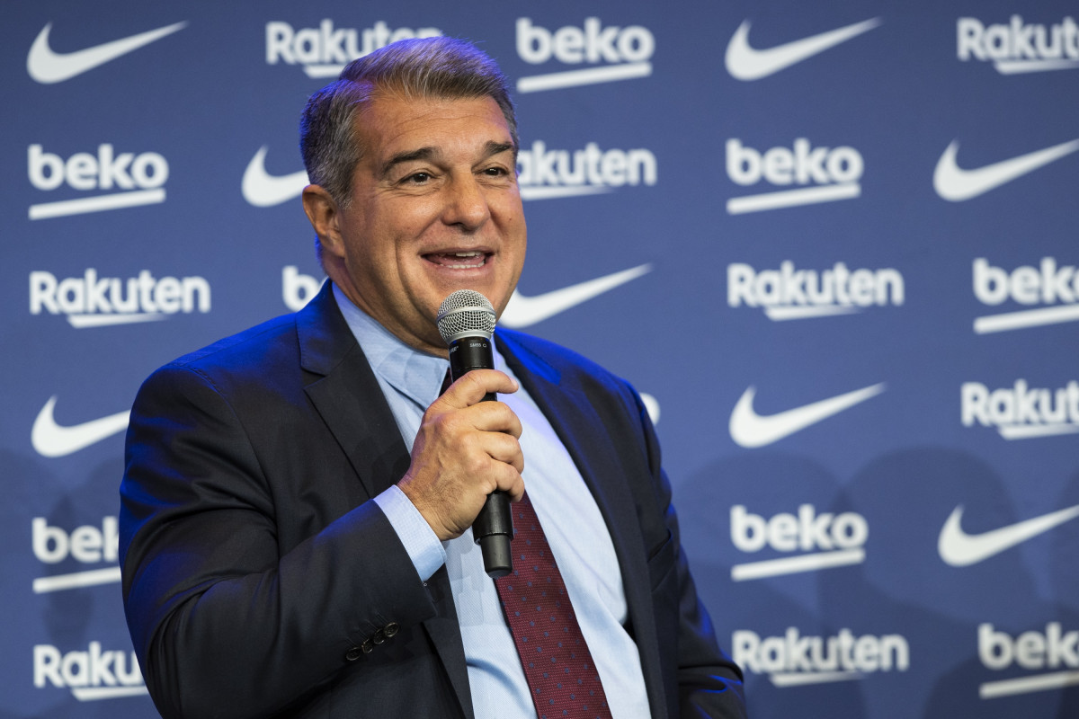 El president del FC Barcelona, Joan Laporta, a la presentació de Dani Alves