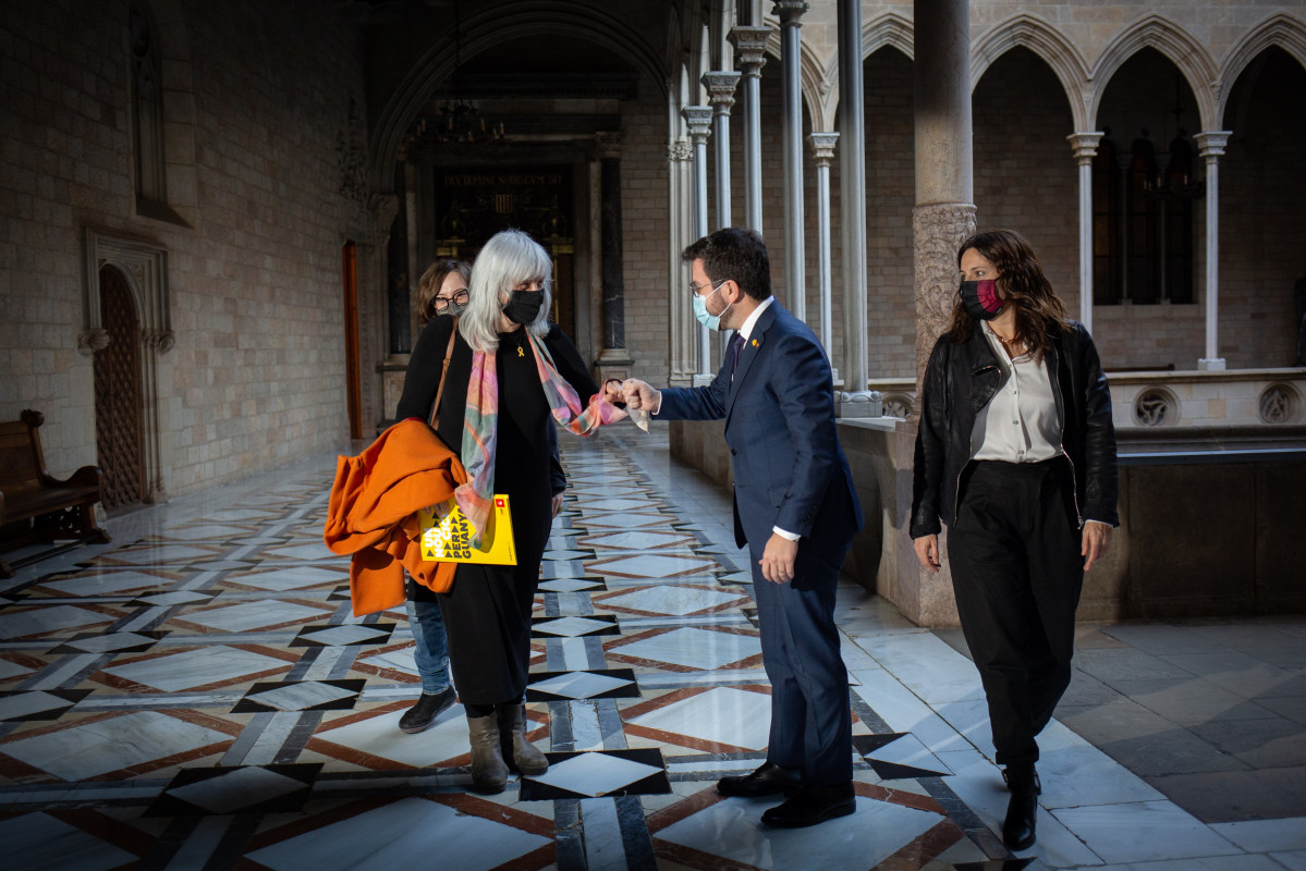 El president de la Generalitat, Pere Aragonès, i la consellera de la Presidència, Laura Vilagrà, es reuneixen amb la líder de la CUP al Parlament, Dolors Sabater, i la portaveu parlamentària, Eulàlia Reguant, a la ronda de contactes amb l'independentisme