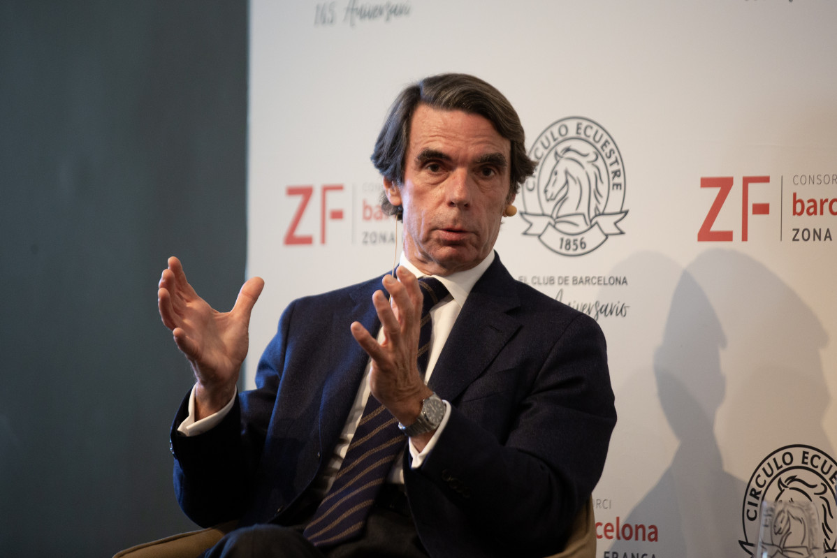 L'expresident del Govern, José María Aznar, intervé en una conferència al Cercle Eqüestre a Barcelona, el 22 de febrer de 2022, a Barcelona, Catalunya, (Espanya). Aquesta xerrada s'emmarca dins del cicle de conferències 'Agendas Cruzadas Madrid