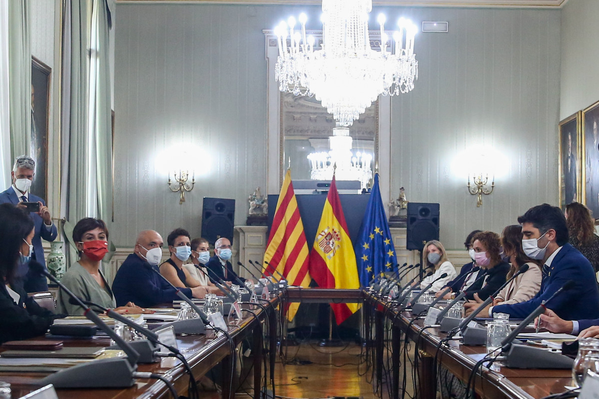 EuropaPress 3867748 vista general assistents participen comissió bilateral generalitat