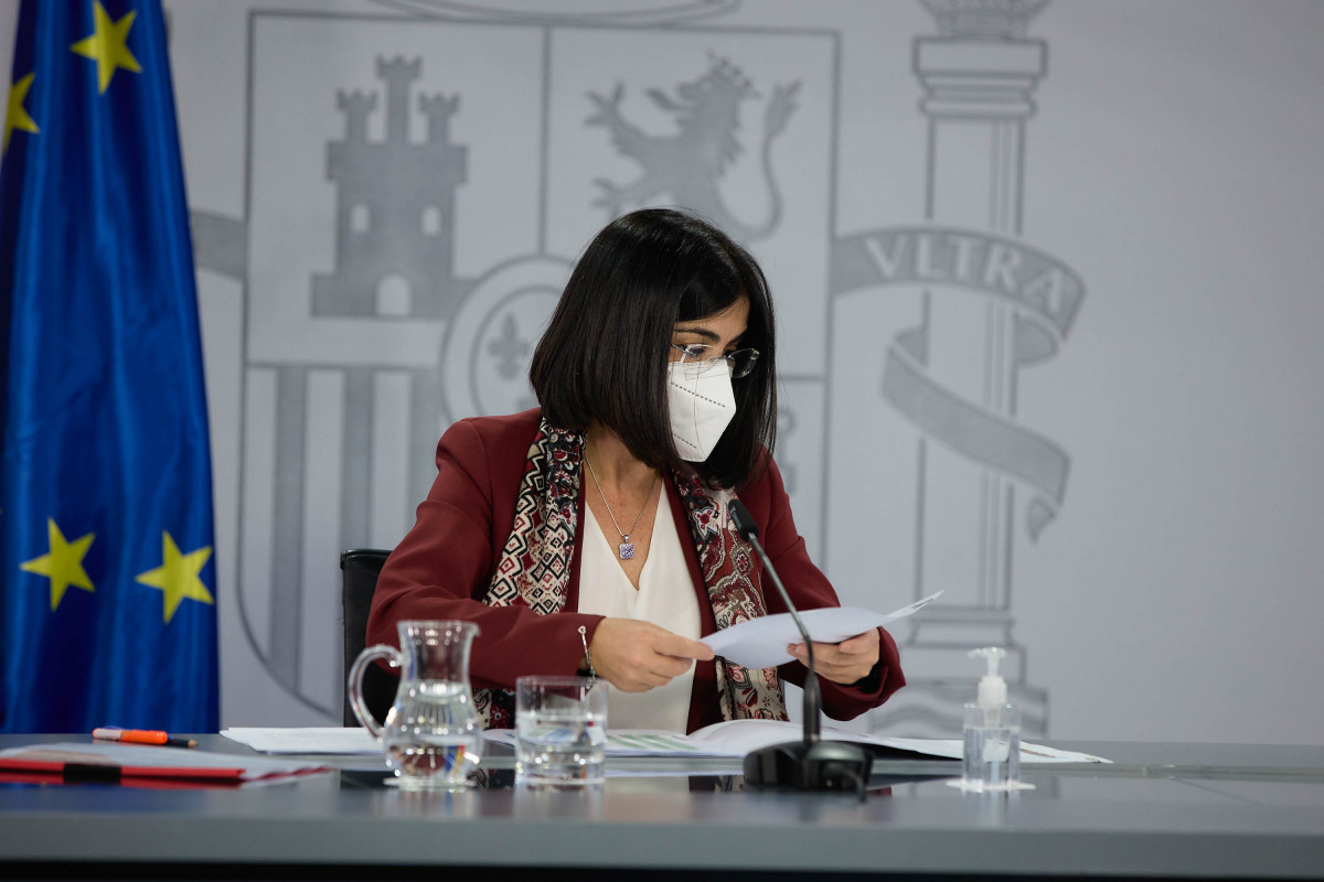 La ministra de Sanitat, Carolina Darias, en una roda de premsa per comparèixer sobre els assumptes tractats al Consell Interterritorial del Sistema Nacional de Salut, al Complex de la Moncloa, a