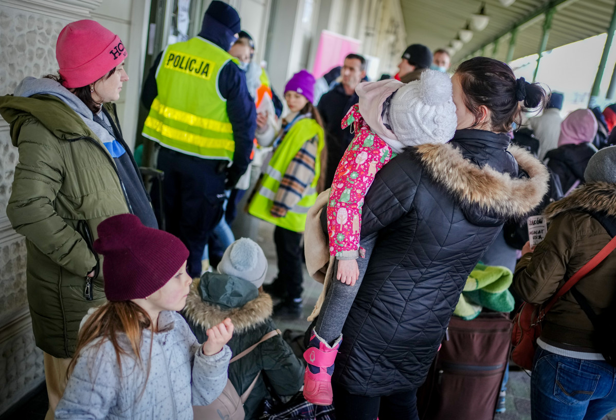 EuropaPress 4285595 02 març 2022 poland przemysl women wait with their children in the waiting