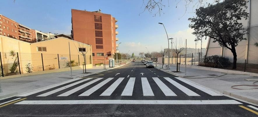 Finalización y apertura y urbanización de la calle Josep Estivill de Barcelona