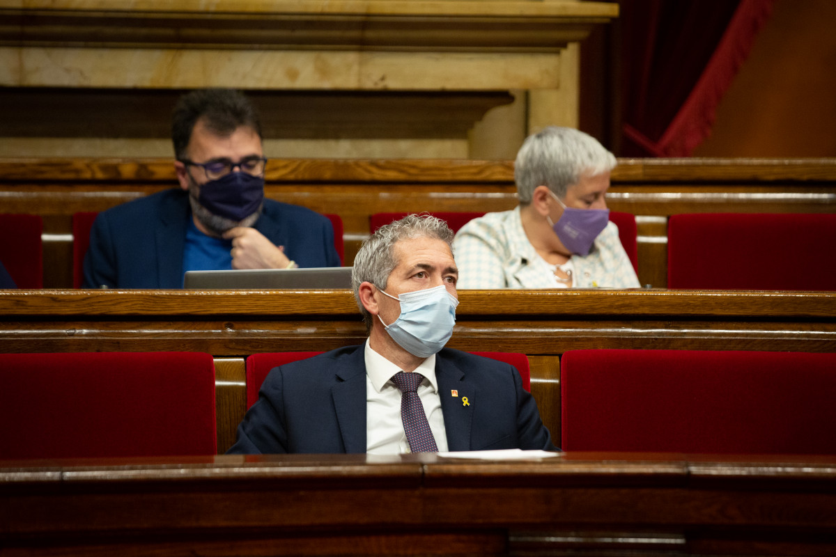 El conseller dEducació, Josep González-Cambray, en un ple del Parlament de Catalunya, a 23 de febrer de 2022