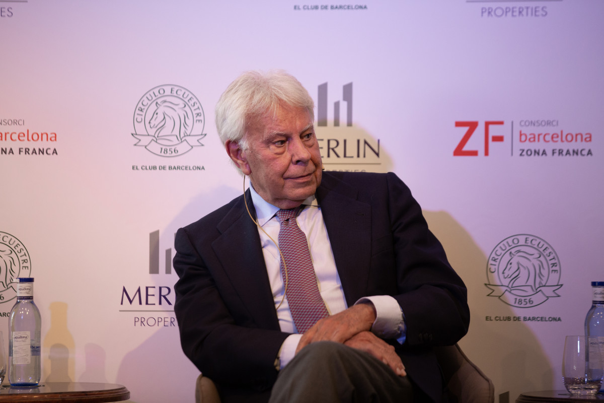 L'expresident del Govern Felipe González dialoga amb l'advocat i el 'pare' de la Constitució al nou cicle de conferències 'Agendes Cruzadas Madrid-Barcelona', al Círculo Ecuestre, a