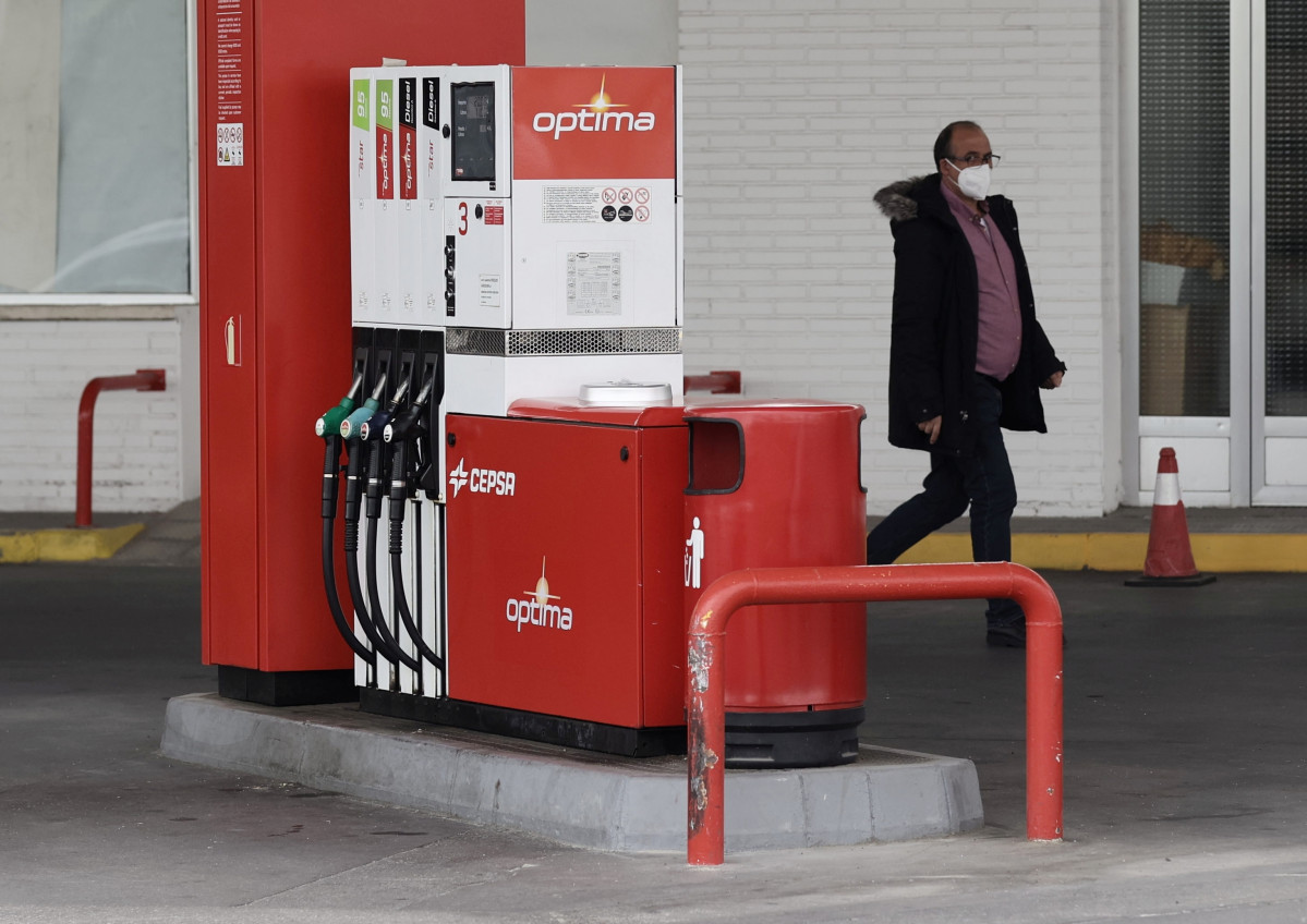 EuropaPress 4302300 sortidor carburants optima gasolinera cepsa març 2022 madrid espana