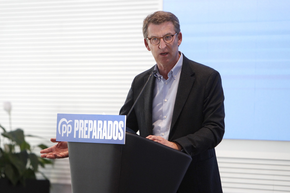 El president de la Xunta de Galícia i precandidat a la presidència del PP nacional, Alberto Núñez Feijóo, intervé en la celebració d´un acte amb afiliats, simpatitzants i càrrecs del PP de Balears per presentar el seu projecte de partit.