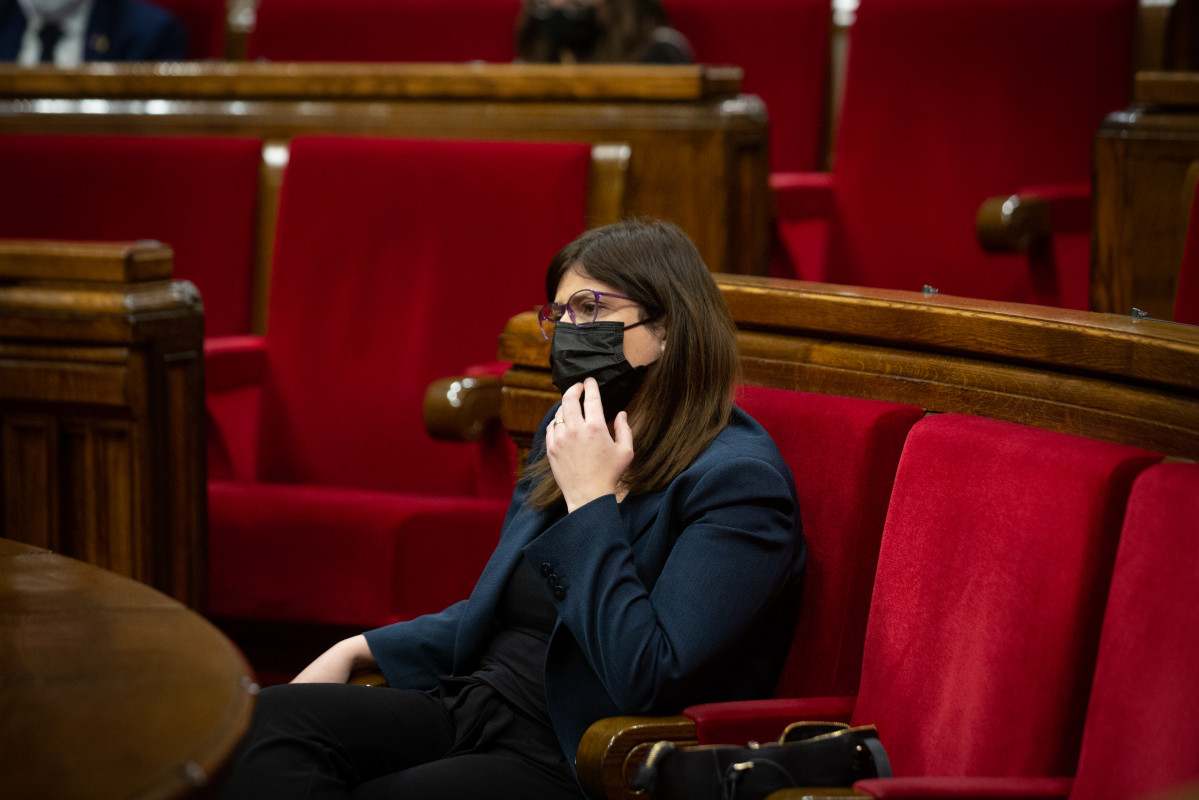La consellera de Investigación y Universidades de la Generalitat, Gemma Geis, en el pleno del Parlament.