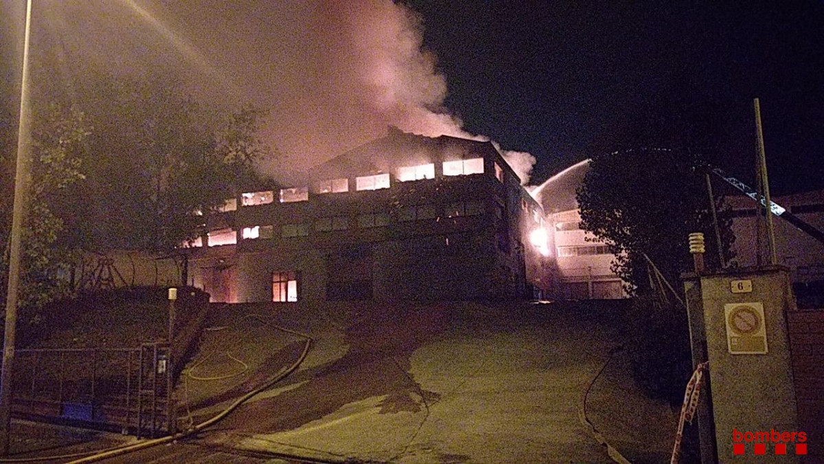 Imatge de la fàbrica d'espelmes de Sentmenat on s'ha declarat un incendi.
