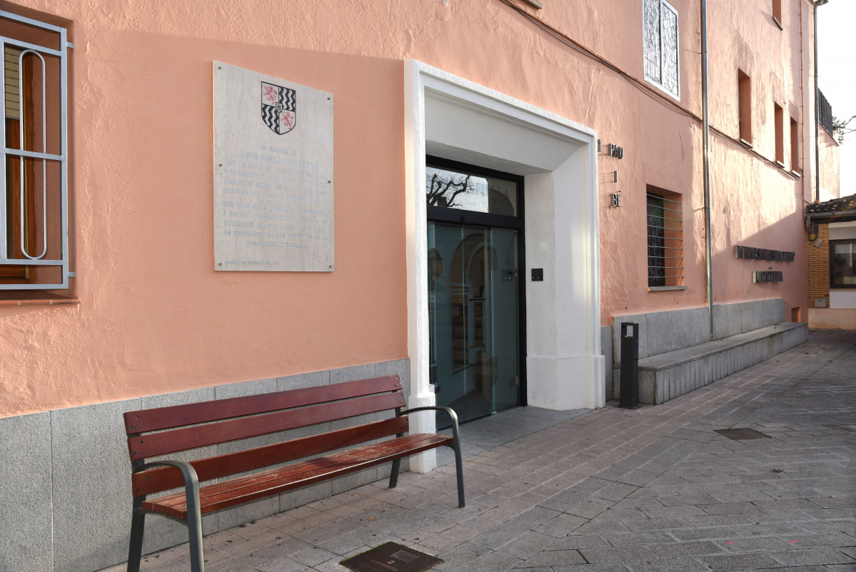 Façana de la residència de gent gran Sant Hospital de Tremp (Pallars Jussà), a Lleida, Catalunya (Espanya), el 23 de desembre de 2020. El fiscal de Lleida vol investigar aquest geriàtric per l'alta mortalitat de residents (61 morts en un mes) per