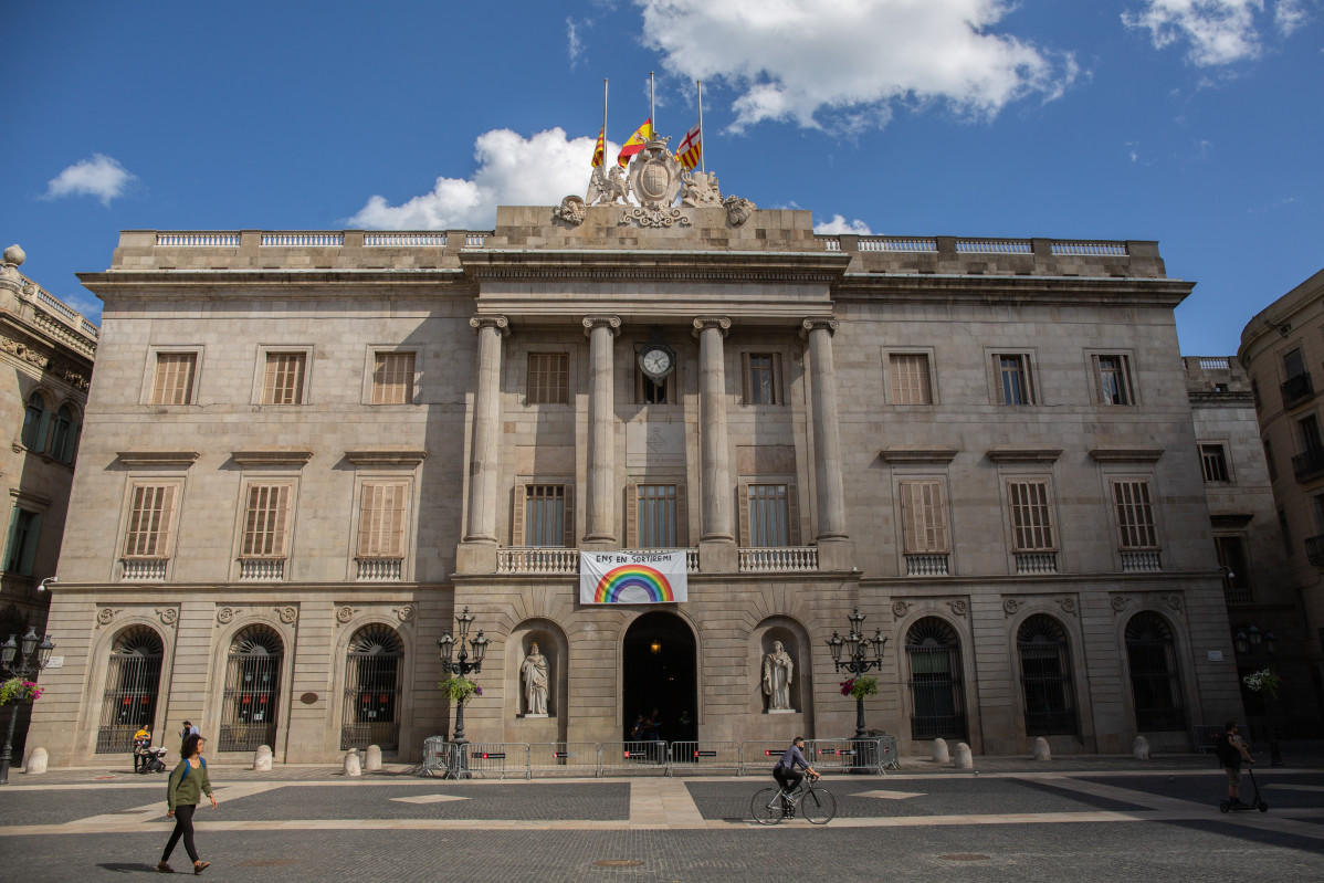 Archivo - Fachada del Ayuntamiento de Barcelona. Archivo.