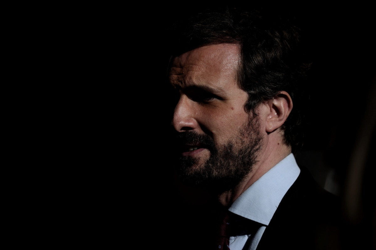 El líder del PP, Pablo Casado, després d'una sessió plenària al Congrés dels Diputats, el 28 de desembre del 2021, a Madrid, (Espanya).
