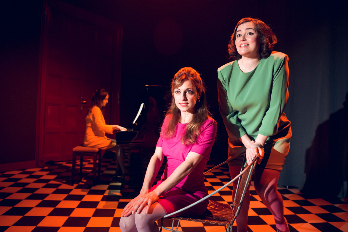 Teatre.Hi ha du2019haver una vida fora du2019aquu00ed.Foto Panizo.