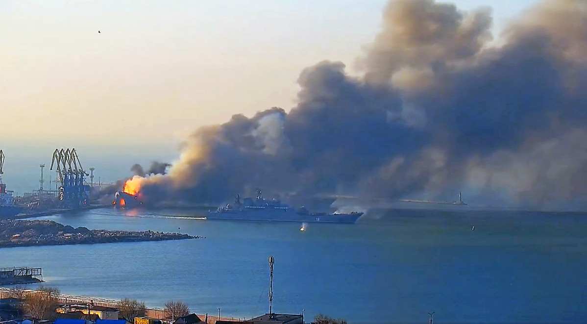 EuropaPress 4340129 vaixell desembarcament rus flames berdyansk