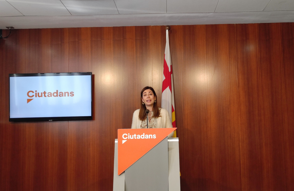 La presidenta de Cs a l'Ajuntament de Barcelona, Luz Guilarte, en roda de premsa.