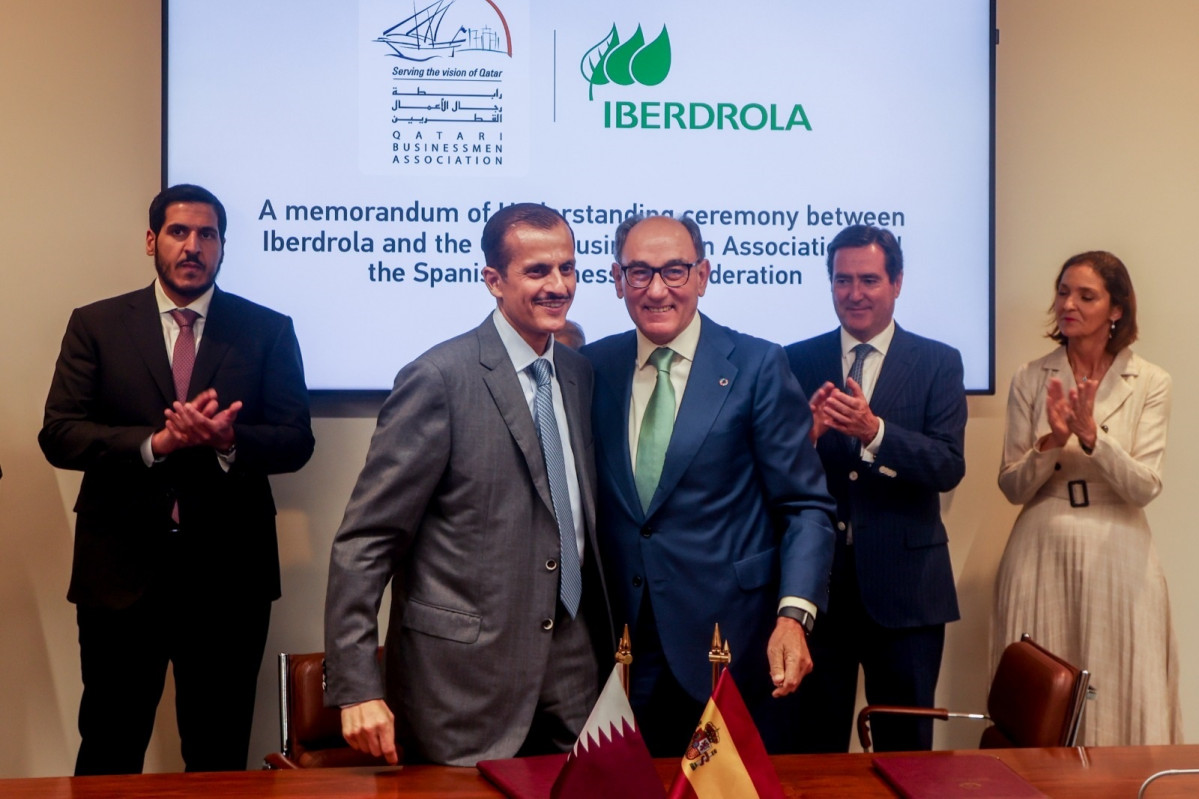 EuropaPress 4457053 ignacio galan president iberdrola sheikh khalid bin thani thani
