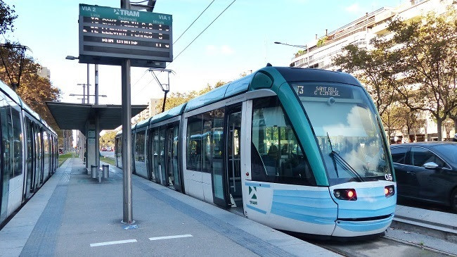 EuropaPress 3438281 tramvia barcelona vinilat mascareta