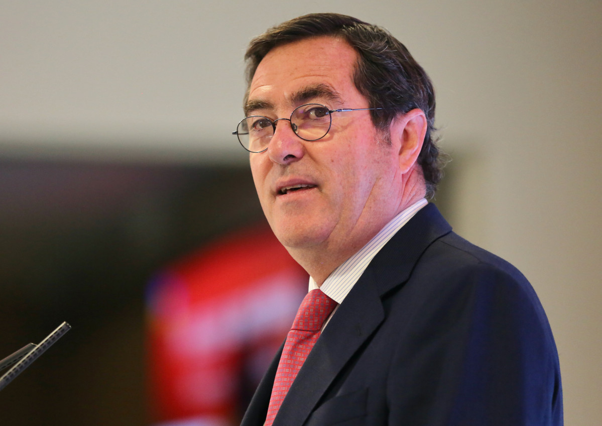 EuropaPress 4476353 president ceoe antonio garamendi presenta acte positive motion claus