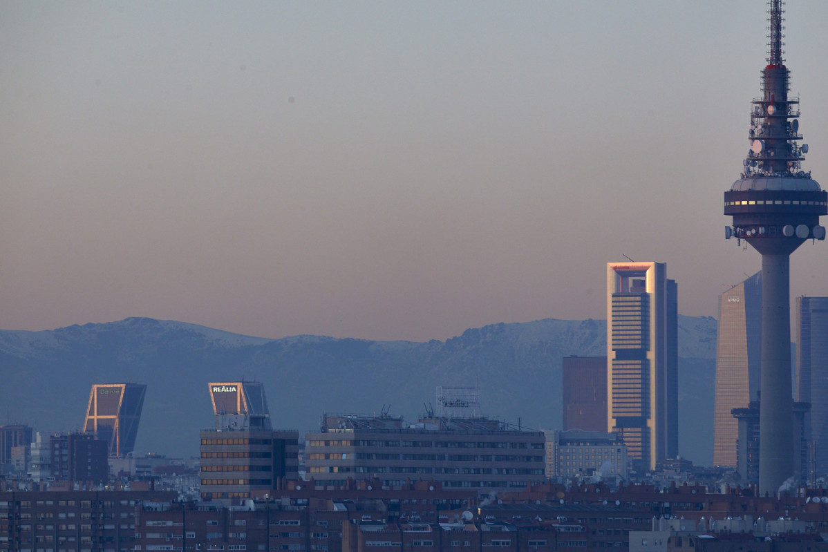 EuropaPress 3523119 capa contaminacio ciutat turó tio pio madrid espanya 18 gener 2021 madrid (1)