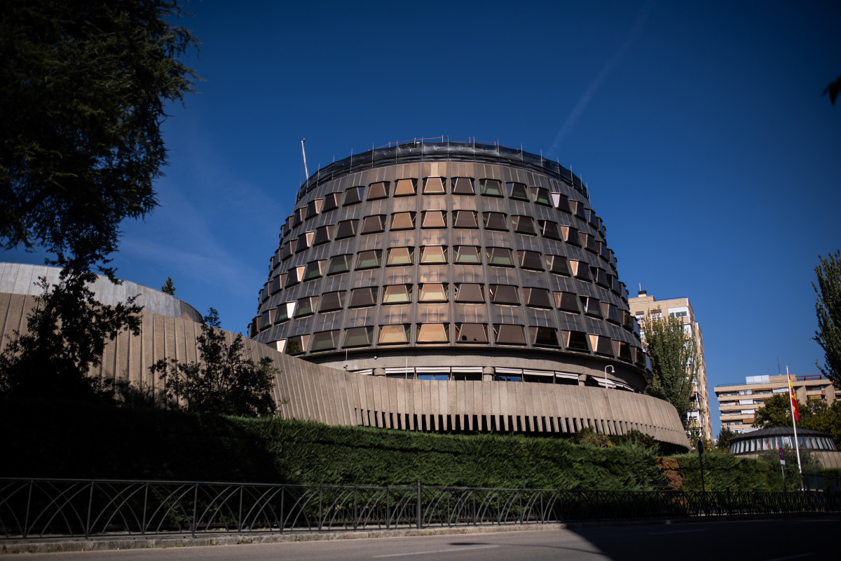 Arxiu - Façana del Tribunal Constitucional, a 15 d'octubre de 2021, a Madrid (Espanya).