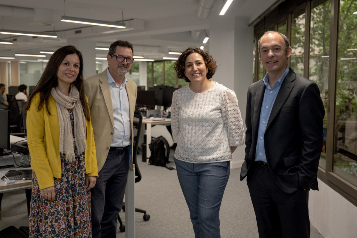 La investigadora del Clínic-IDIBAPS Maria Vidal; el cap d´Oncologia d´ICO l´Hospitalet, Miguel Gil; la cap de la Unitat de càncer de mama de la Vall d'Hebron-VHIO, Cristina Saura; el cap de Genòmica traslacional i teràpies en tumors IDIBAPS, AleixPrat