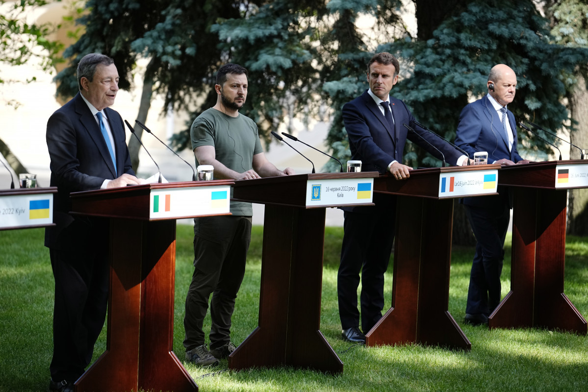 EuropaPress 4524025 16 june 2022 ukraine kiev l r romanian president klaus iohannis italian