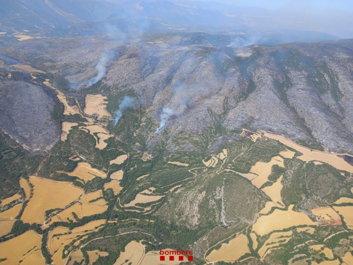 Vista aèria de l'incendi a Artesa de Segre (Lleida)