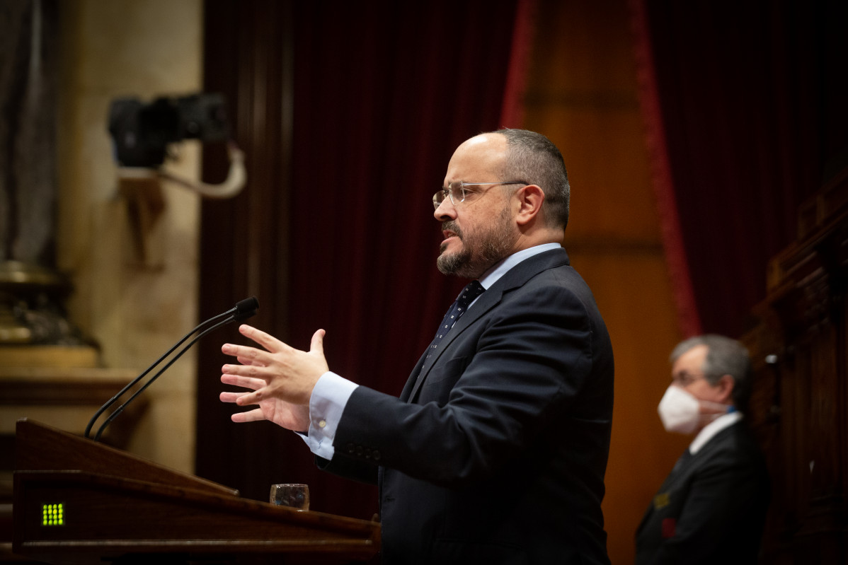 Arxiu - El president del PP de Catalunya, Alejandro Fernández, intervé en un ple del Parlament en una imatge de fitxer.