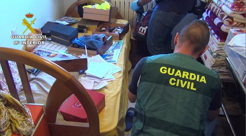 40 Detinguts d'una organització criminal experta en estafes bancàries a través del phishing i altres mètodes