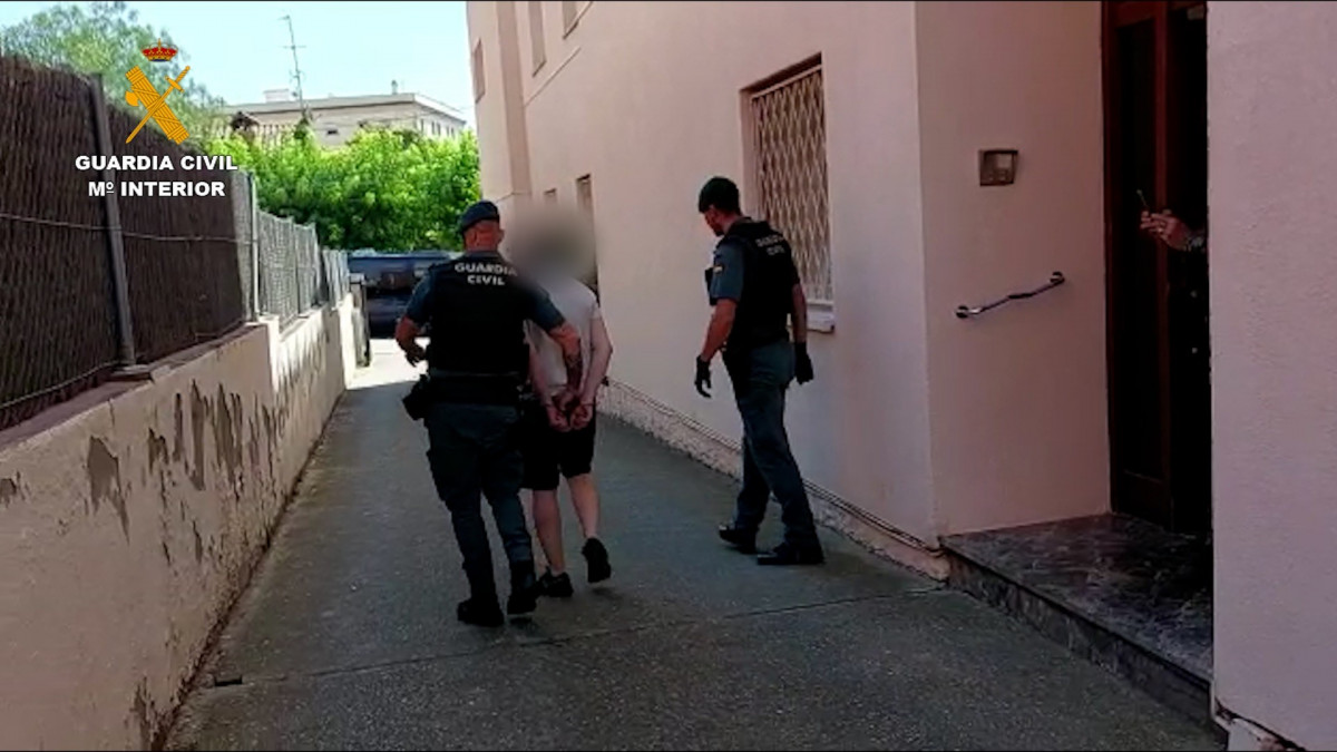 Detingut A Barcelona Per Abusar De Menors Fent-se Passar Per Representant De