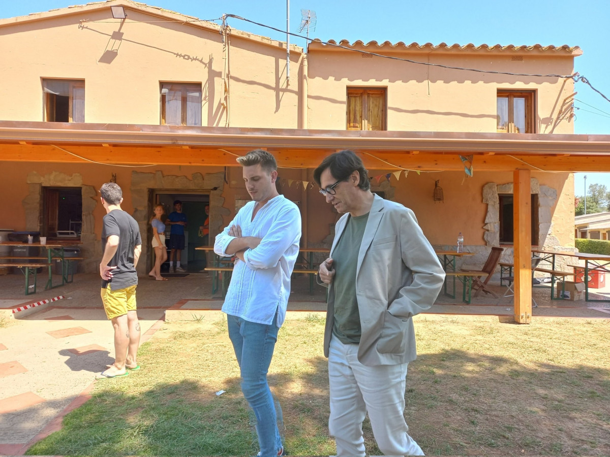 El líder del PSC, Salvador Illa, després de clausurar l'escola de formació de la JSC a Sant Dalmai (Girona),