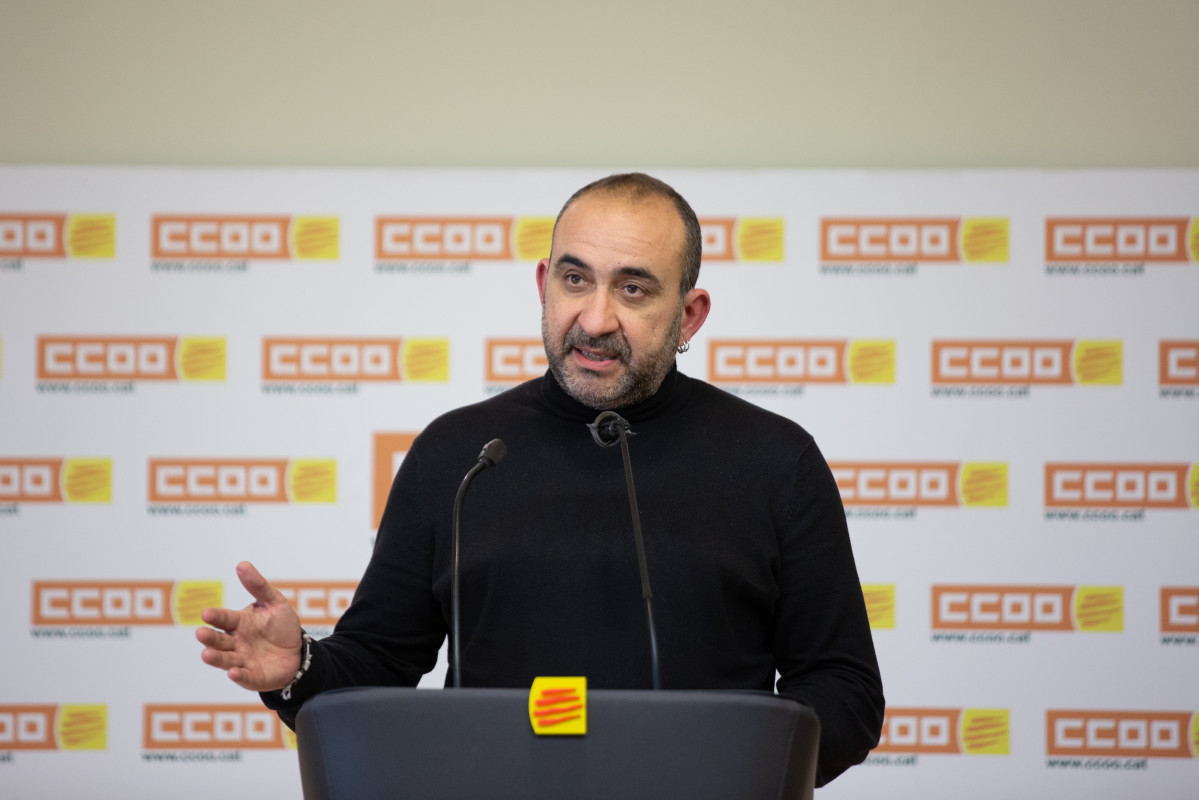 Arxiu - El secretari general de CC.OO de Catalunya, Javier Pacheco, compareix a la seu de CC.OO. de Catalunya, el 5 d'abril del 2022, a Barcelona, Catalunya (Espanya).