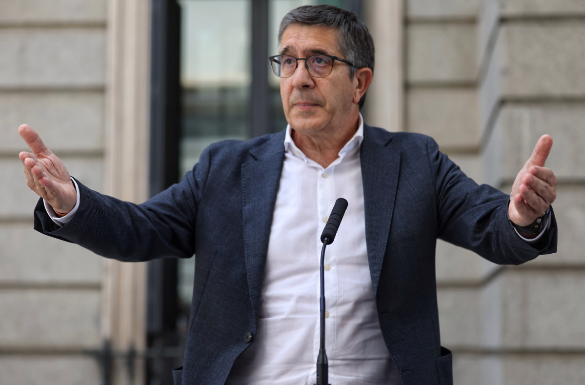 El president de la comissió del PSOE, Patxi López