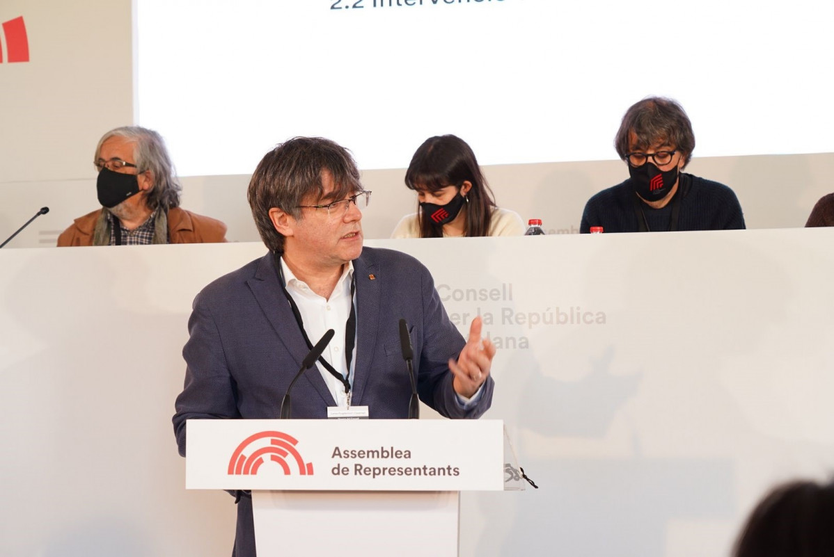 Arxiu - L'expresident de la Generalitat Carles Puigdemont després de ser elegit nou president del Consell per la República