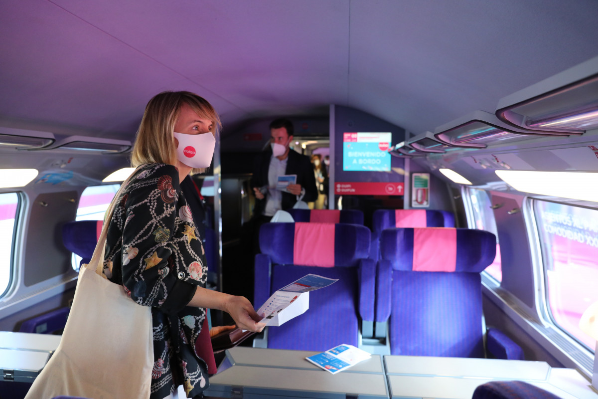 EuropaPress 3691580 periodistes entren vagons inauguració primer trajecte ouigo maig 2021