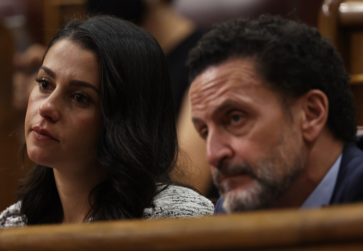 La líder de Cs, Inés Arrimadas, i el portaveu adjunt de Ciutadans al Congrés, Edmundo Bal, a la segona jornada de la 26 edició del Debat sobre l'Estat de la Nació, al Congrés dels Diputats, a 13 de juliol de 2022, a Madrid (Espanya).