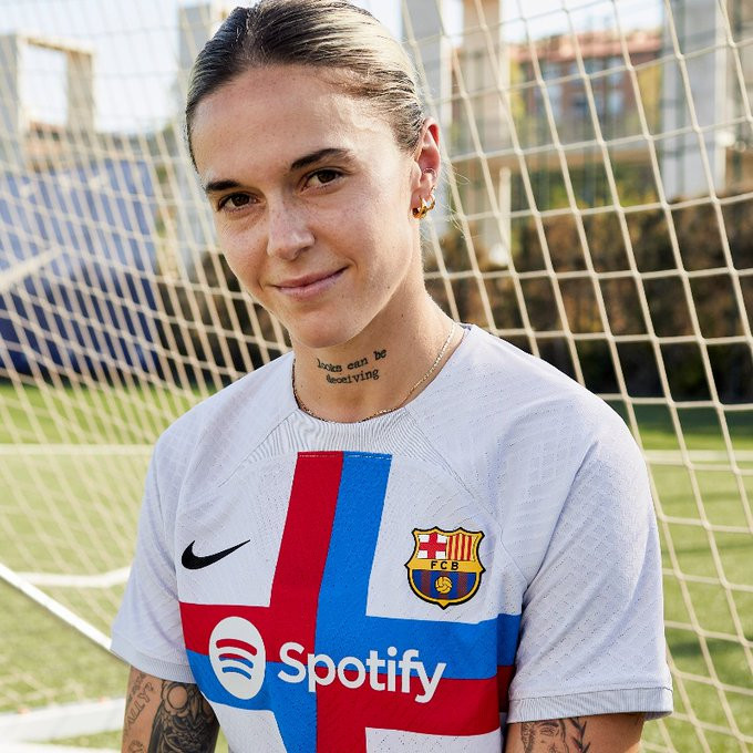 Mapi Leu00f3n amb la nova samarreta