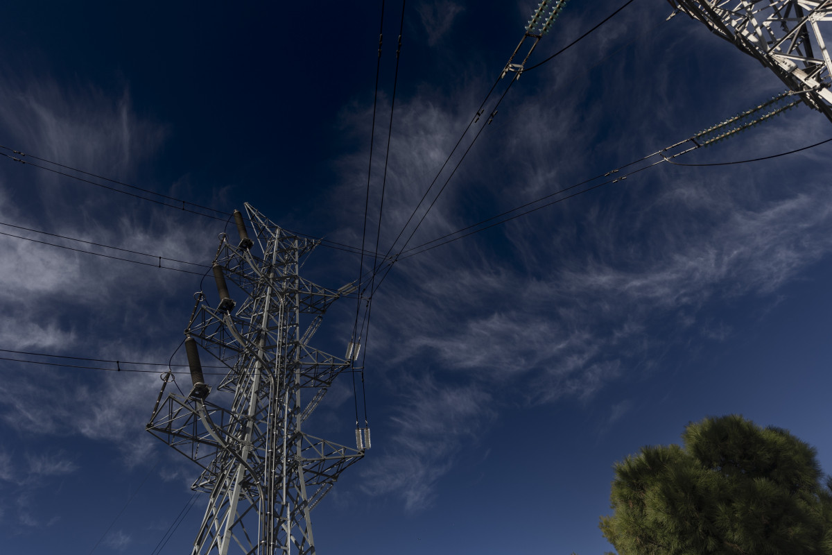Arxiu - Una torre elèctrica, a 12 de novembre de 2021, a Madrid, (Espanya).