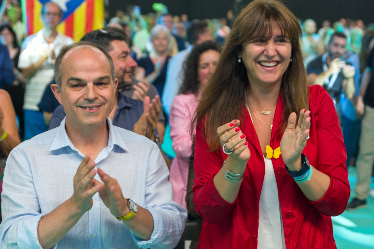 Arxiu - La presidenta de Junts, Laura Borràs, i el secretari general, Jordi Turull, en una foto d'arxiu