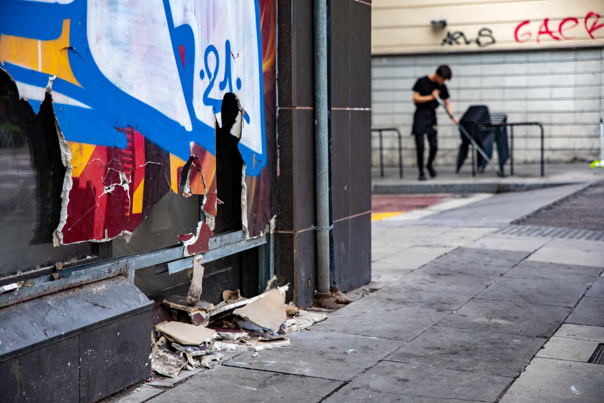 Desperfectes provocats durant els aldarulls a les Festes de la Mercè, a 25 de setembre de 2022, a Barcelona