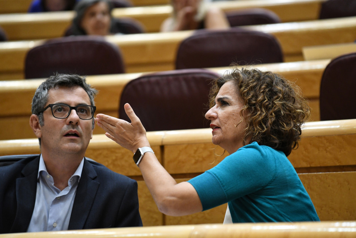 El ministre de la Presidència, Félix Bolaños, i la ministra d'Hisenda, María Jesús Montero, durant una sessió de control al Govern al Senat, el 20 de setembre del 2022, a Madrid (Espanya).