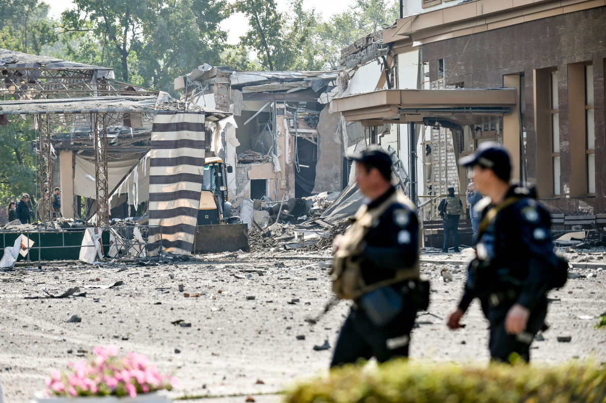 EuropaPress 4702394 militars ucraïnesos a prop lloc impacte míssil rus region zaporiyia