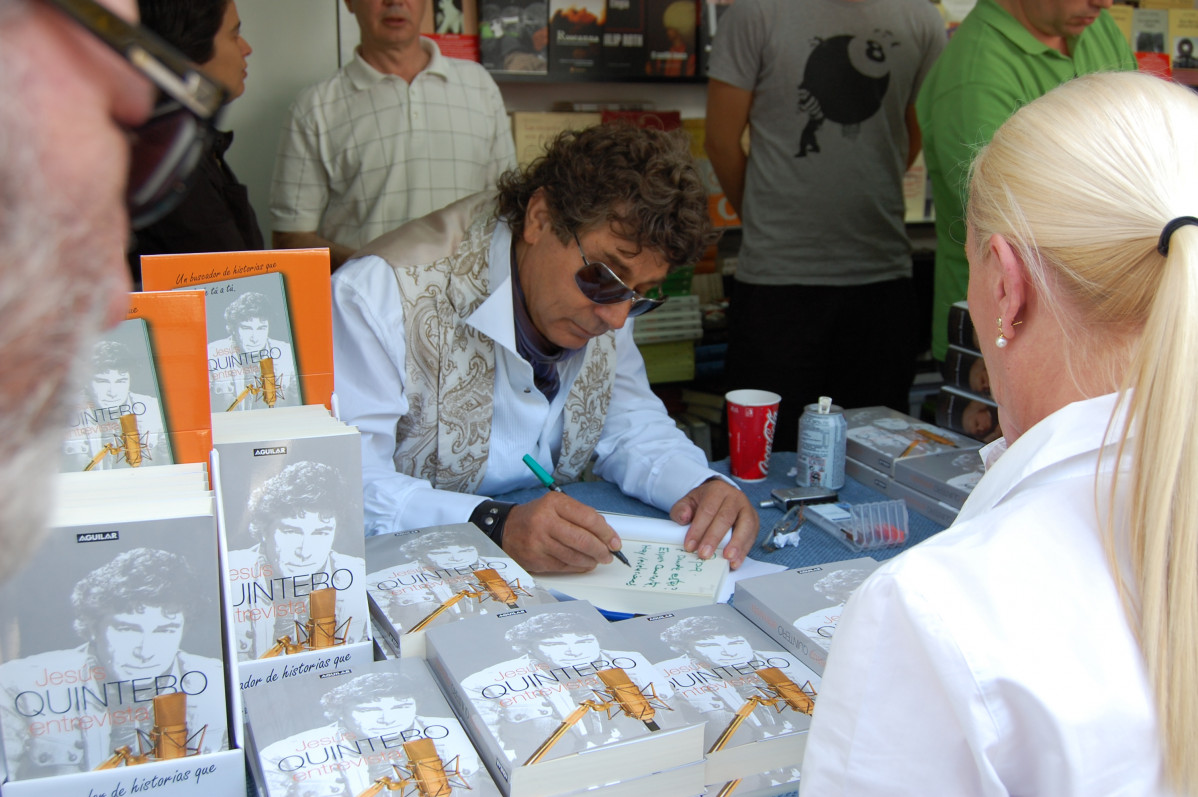 Jesus Quintero signant a la Fira del Llibre de Madrid de 2007