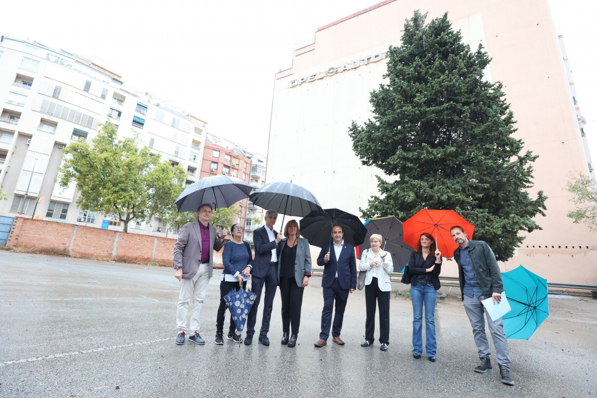 EuropaPress 4733327 conseller salut josep maria argimon amb alcaldessa lhospitalet llobregat