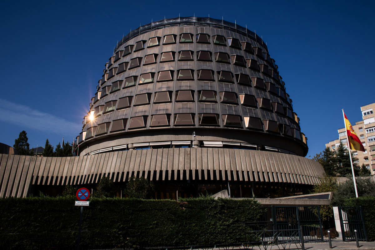 Arxiu - Façana del Tribunal Constitucional, a 15 d'octubre de 2021, a Madrid (Espanya).
