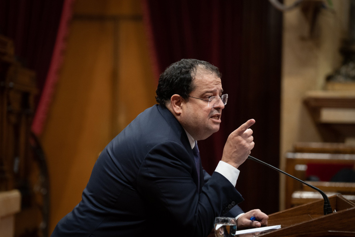 El conseller dInterior de la Generalitat, Joan Ignasi Elena, al ple del Parlament